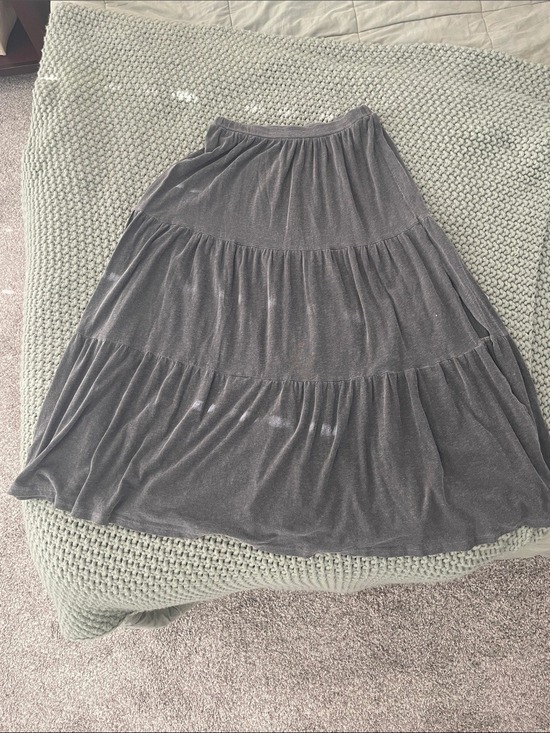 Evereve Dresses & Skirts - Evereve Tiered Maxi Skirt in Charcoal